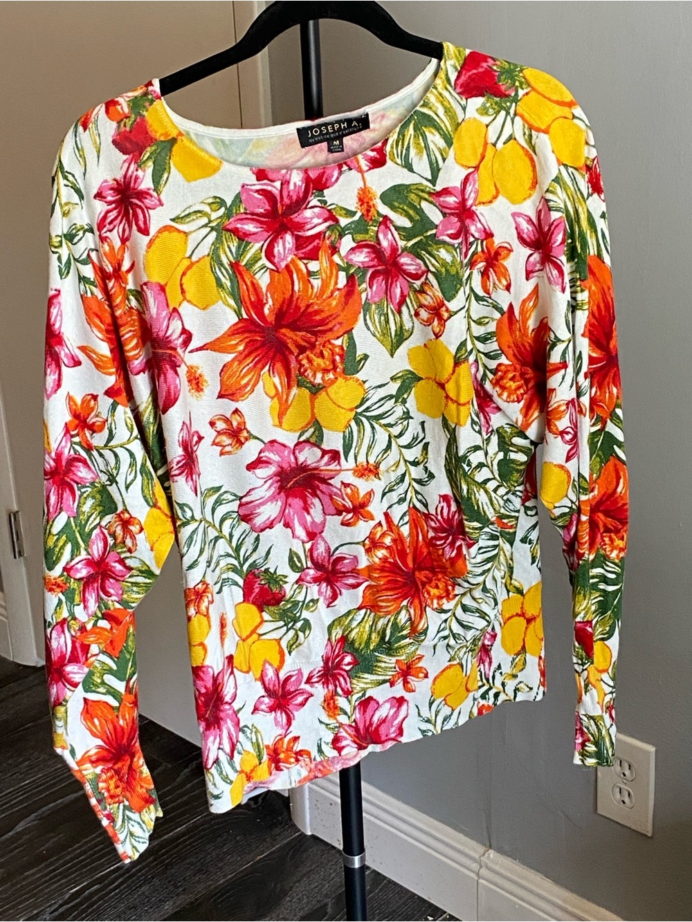 Joseph À. Floral Crewneck Long-Sleeve Top in White with Tropical Print